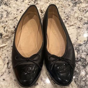 Chanel Flat Ballet Shoes in good condition.